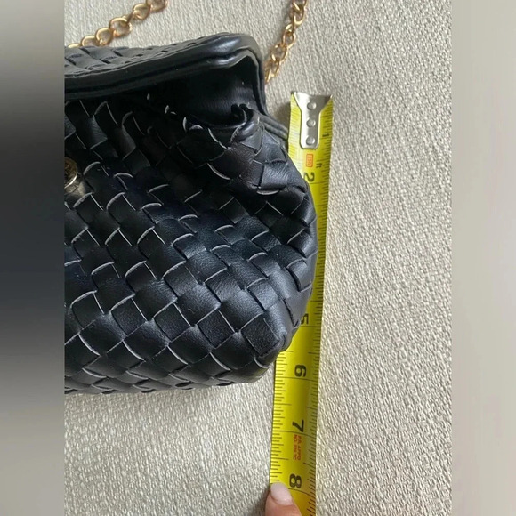 Sondra Roberts Squared Bag Women’s Woven Purse Black Crossbody Flap Gold Chain - Picture 7 of 8